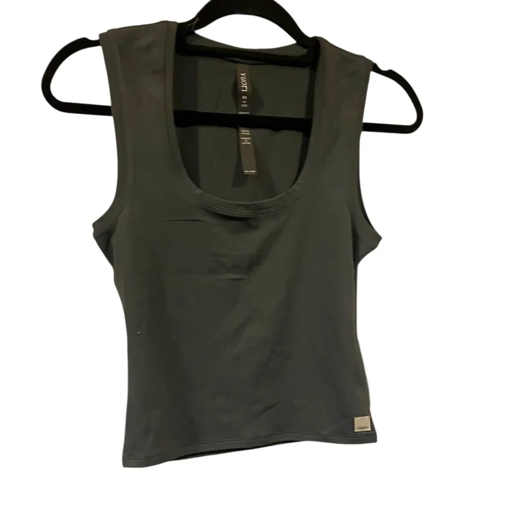 NWT Vuori halo essential scoop tank AGATE GREEN Size XS - Picture 1 of 4